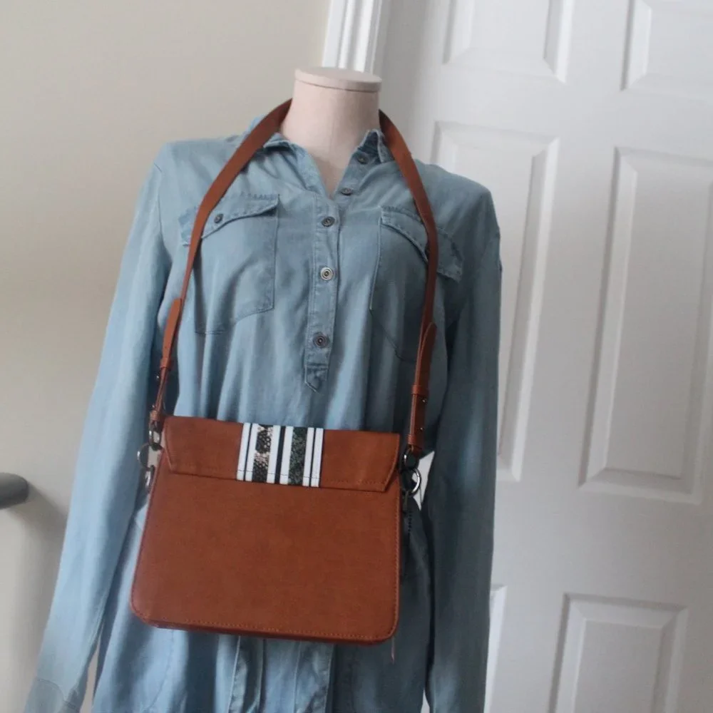 Circus Sam Eldelman Crossbody Bag - Picture 6 of 10